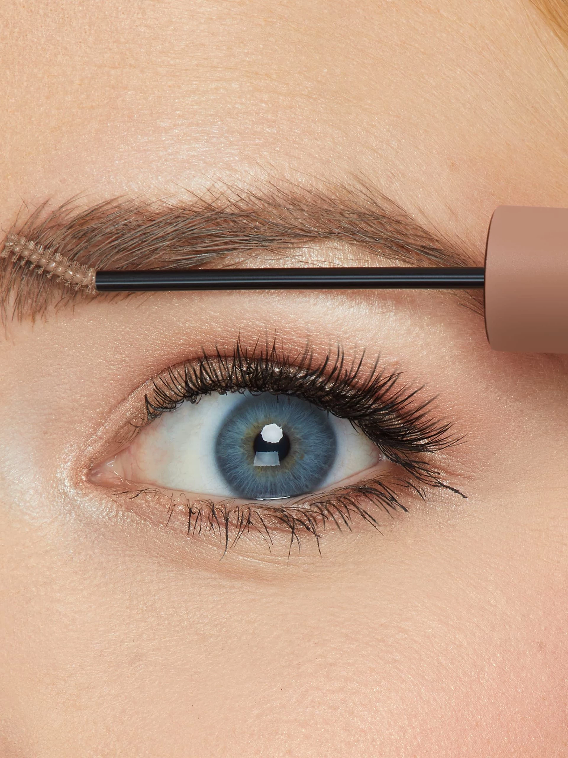 Busy Gal BROWS Tinted Brow Gel 5 Busy Gal BROWS Tinted Brow Gel - Image 3