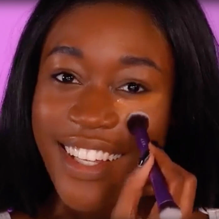 Shape Tape™ Quickie Double-ended Concealer Brush 5 Shape Tape™ Quickie Double-ended Concealer Brush - Image 3