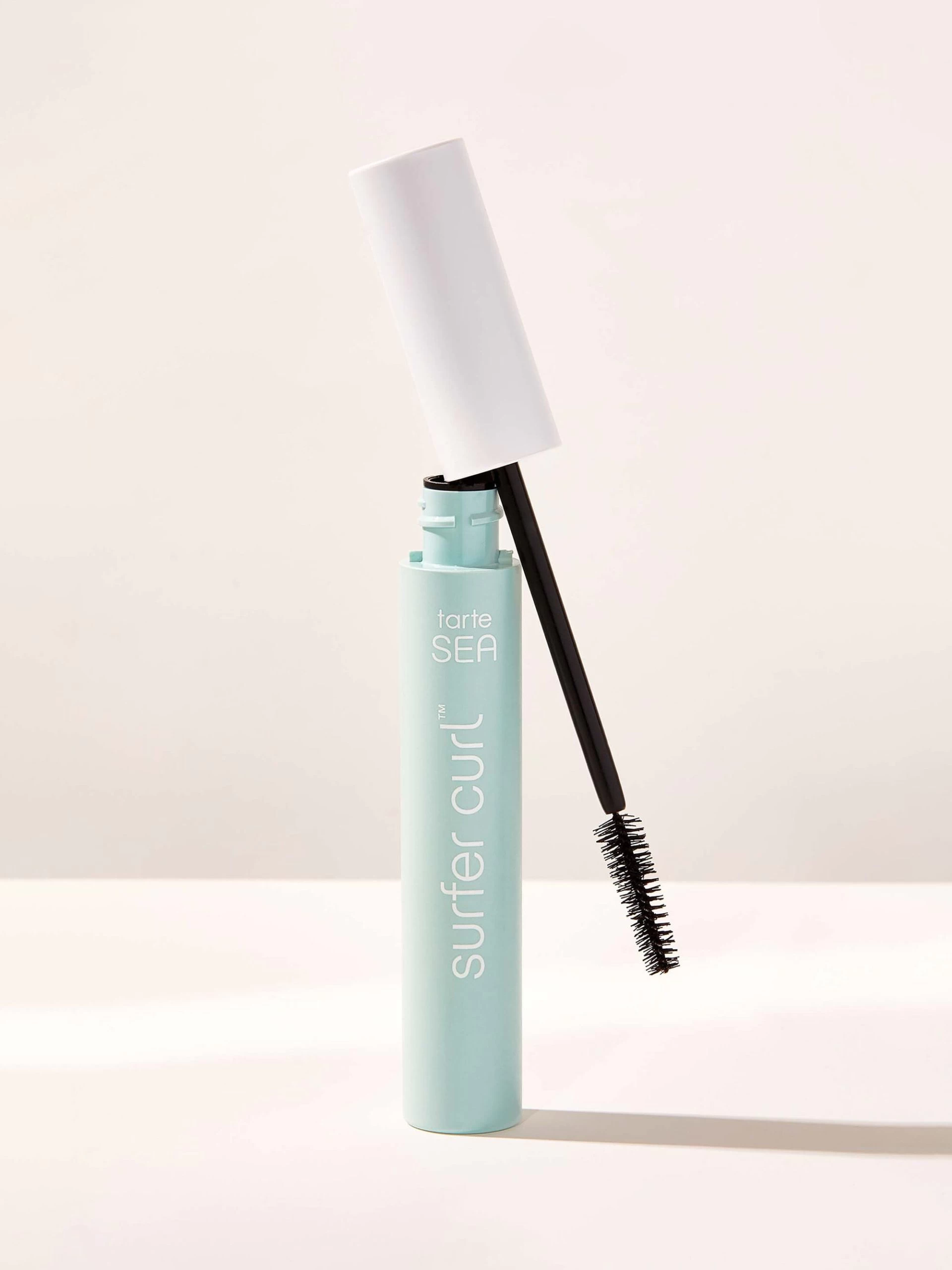 Surfer Curl™ Volumizing Mascara 3 Surfer Curl™ Volumizing Mascara
