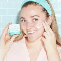 Knockout Brightening Gel Moisturizer 10 Knockout Brightening Gel Moisturizer -tarte sale shop 2005 knockout brightening gel moisturizer ALT 2