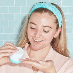 Knockout Brightening Gel Moisturizer 11 Knockout Brightening Gel Moisturizer -tarte sale shop 2005 knockout brightening gel moisturizer ALT 3