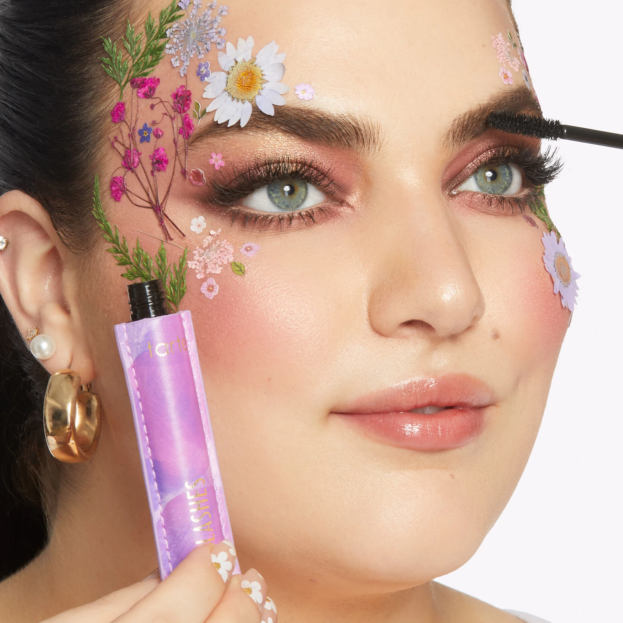Full Bloom Lights, Camera, Lashes™ 4-in-1 Mascara 6 Full Bloom Lights, Camera, Lashes™ 4-in-1 Mascara - Image 4