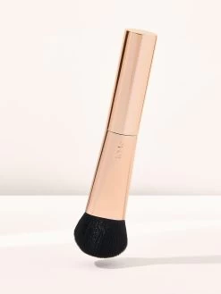 Maneaterâ„¢ Silk Stick Brush
