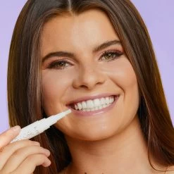 Pearly Girl Vegan Teeth Whitening Pen -tarte sale shop 943 pearly girl vegan teeth whitening pen ATHLEISURE model ALT 2